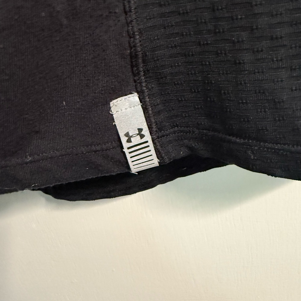 Under Armour HeatGear Black Racerback Tank | Size M | College Gym Staple - Picture 6 of 8